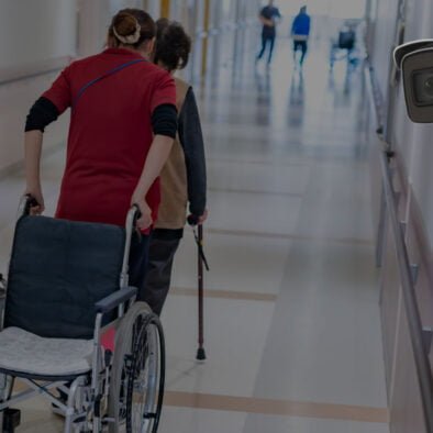 Une caméra de surveillance pour la sécurité en EHPAD